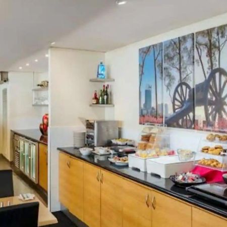 City & Lakeside With Free Parking, Pool And 10 Mins Walk Into The City Perth Kültér fotó
