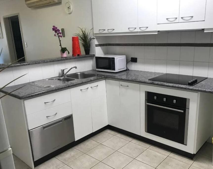 City & Lakeside With Free Parking, Pool And 10 Mins Walk Into The City Perth Kültér fotó