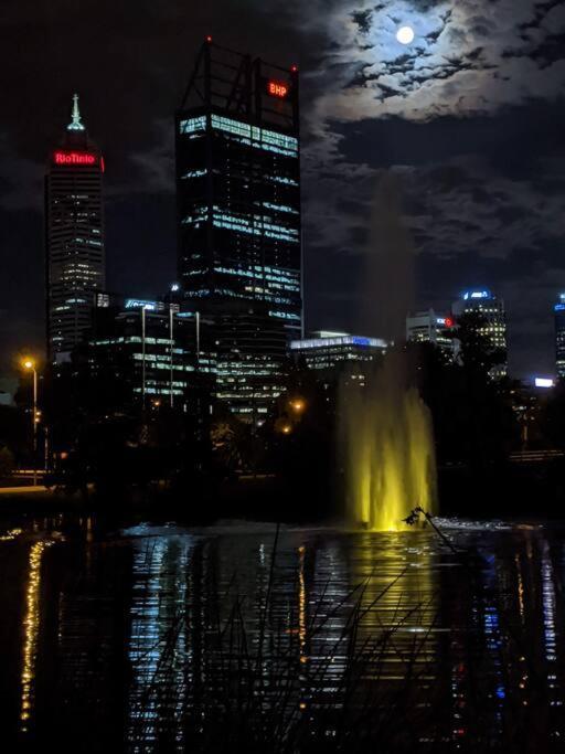City & Lakeside With Free Parking, Pool And 10 Mins Walk Into The City Perth Kültér fotó